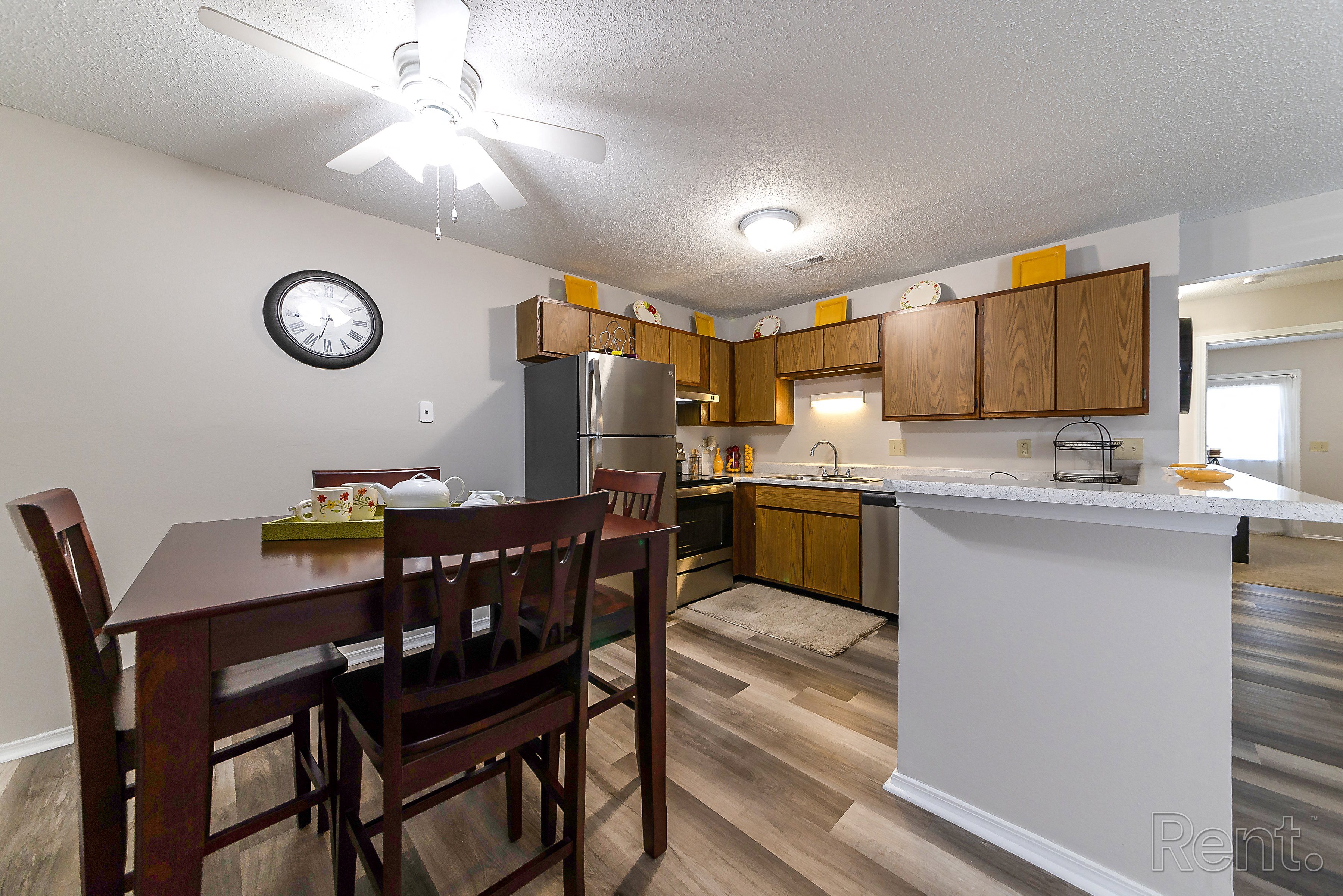 Photos and Video of Casalon Parkway Apartments in OFallon, MO